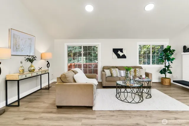 $1,049,500 | 1621 North 201st Street, Shoreline, WA 98133