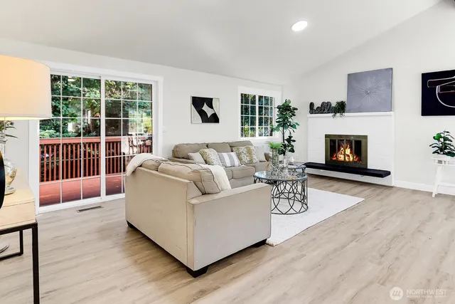 $1,049,500 | 1621 North 201st Street, Shoreline, WA 98133