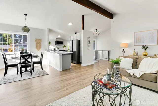 $1,049,500 | 1621 North 201st Street, Shoreline, WA 98133