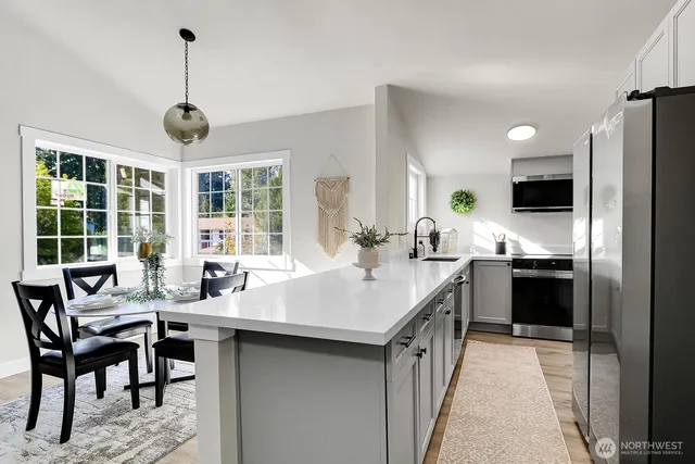 $1,049,500 | 1621 North 201st Street, Shoreline, WA 98133