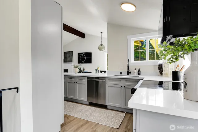 $1,049,500 | 1621 North 201st Street, Shoreline, WA 98133