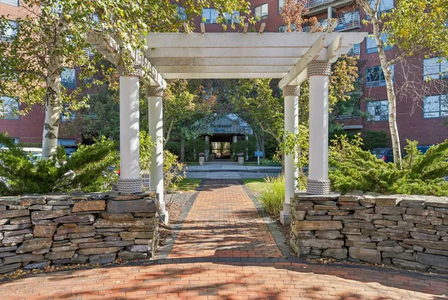 $325,000 | 148 Breakwater Drive, Unit 513, South Portland, ME 04106