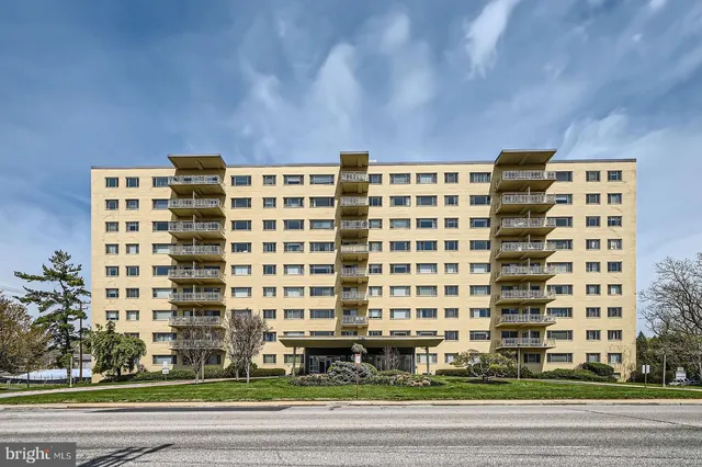 a view of a tall building