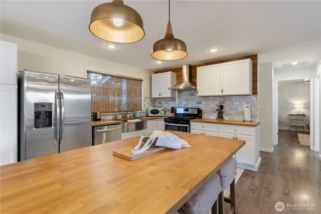 a kitchen that has a lot of cabinets in it