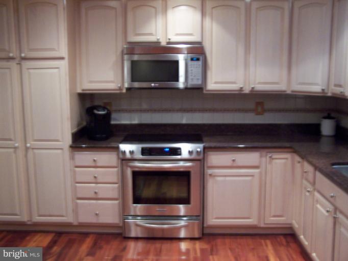 2534 Babcock Road Vienna, VA 22181 - Photo 10 of 30 Kitchen