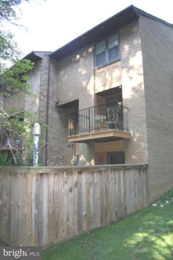 2058 Headlands Circle Reston, VA 20191 - Photo 13 of 14 Exterior (Rear)