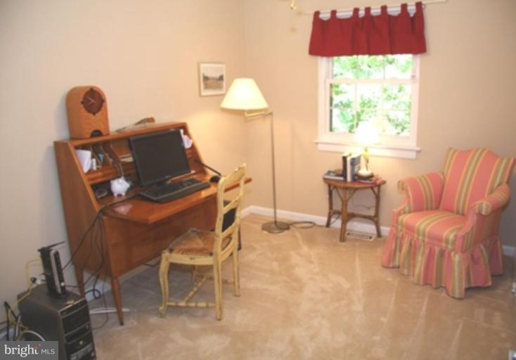 2058 Headlands Circle Reston, VA 20191 - Photo 7 of 14 Bedroom #3