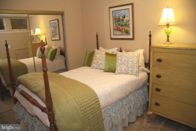 2058 Headlands Circle Reston, VA 20191 - Photo 8 of 14 Bedroom #4
