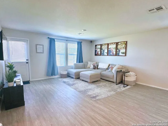 $1,780 | 10131 Helios Heights, Converse, TX 78109