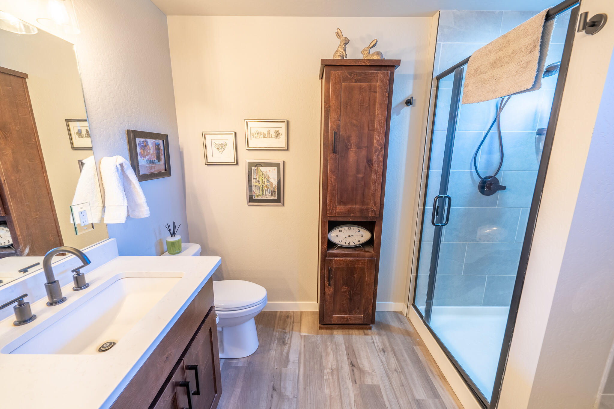 251 Christopher Way Talent, OR 97540 - Photo 14 of 30 251 Christopher Way - Primary Bath