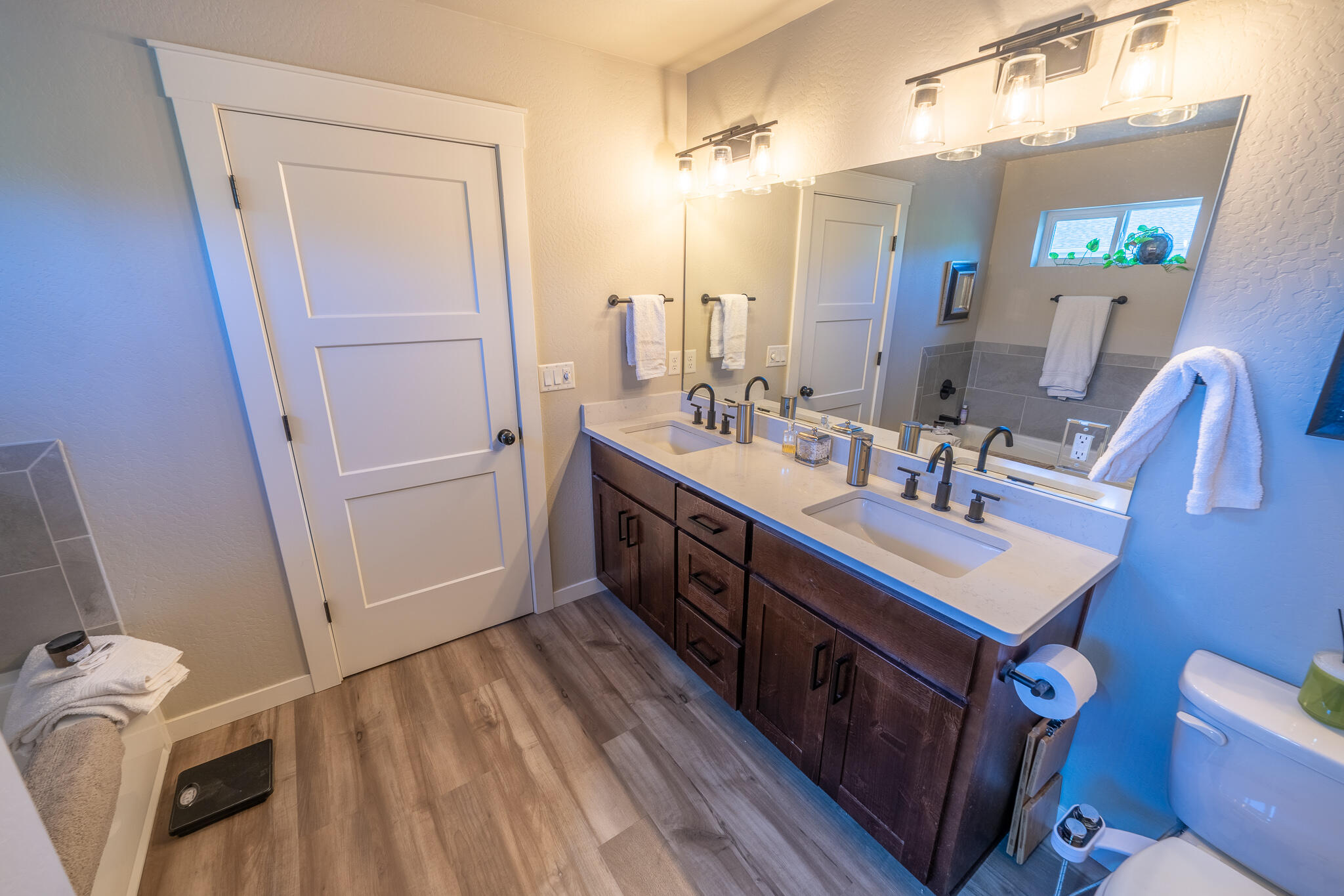 251 Christopher Way Talent, OR 97540 - Photo 15 of 30 251 Christopher Way - Primary Bath 3