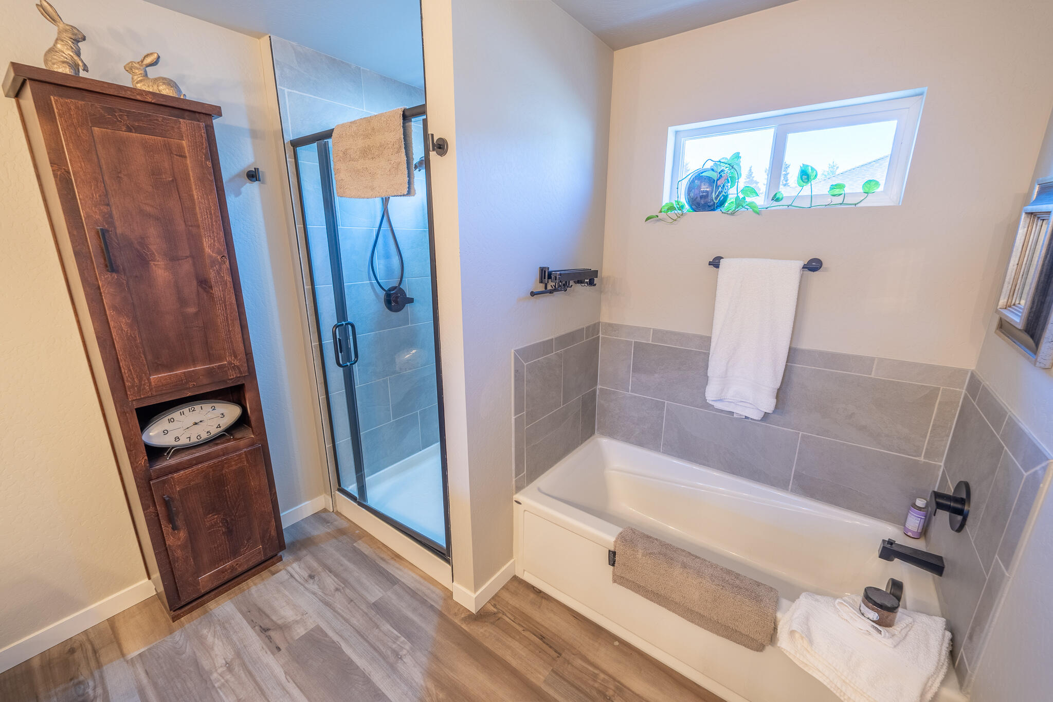 251 Christopher Way Talent, OR 97540 - Photo 16 of 30 251 Christopher Way - Primary Bath 2