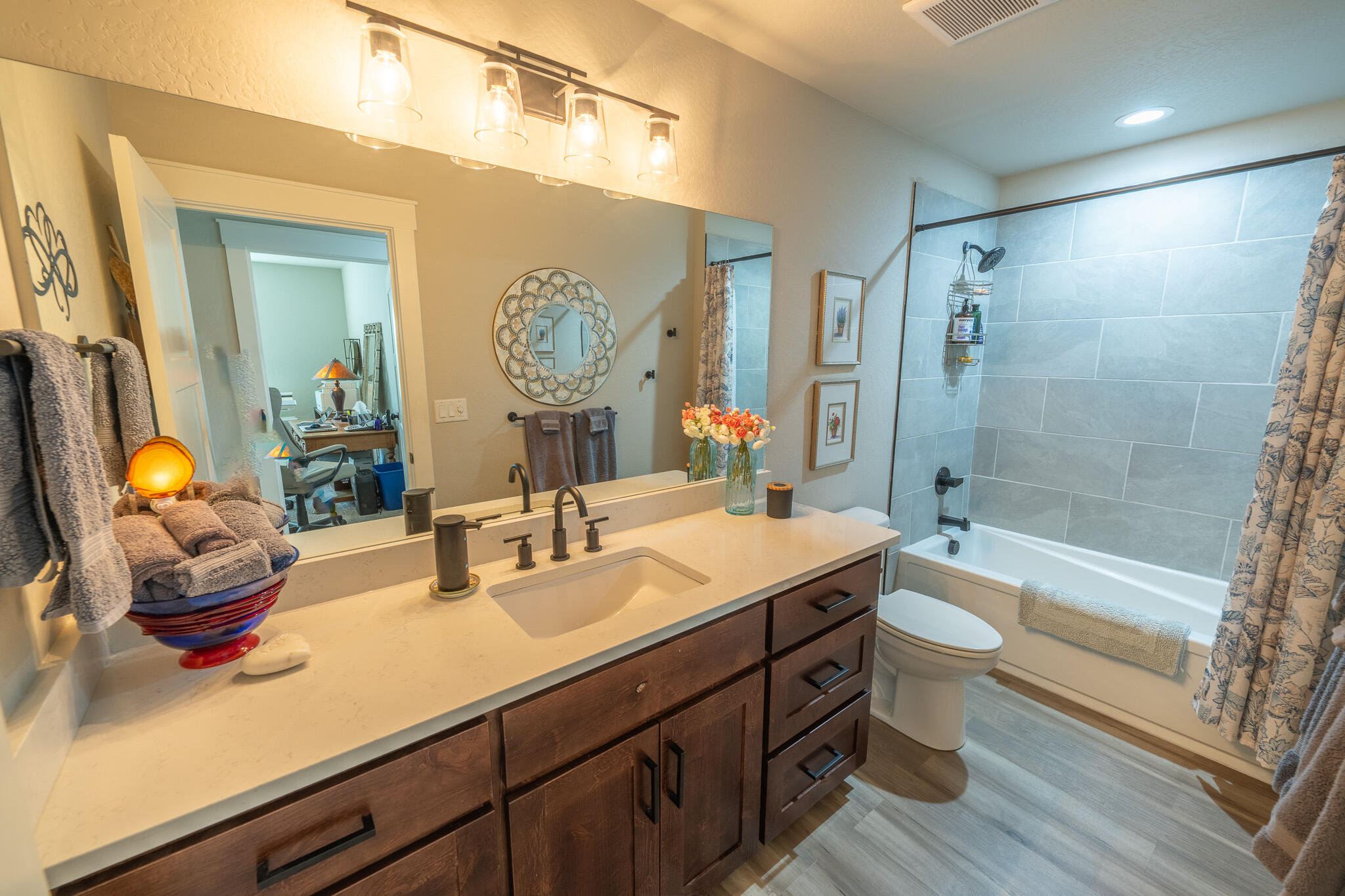 251 Christopher Way Talent, OR 97540 - Photo 21 of 30 251 Christopher Way - Guest Bath 1