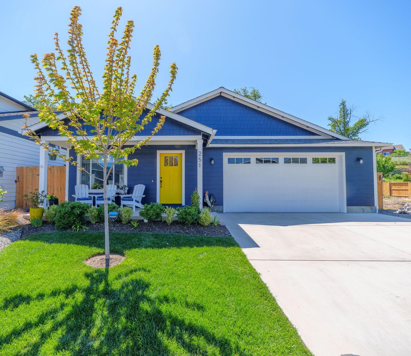 251 Christopher Way Talent, OR 97540 - Photo 29 of 30 251 Christopher Way - Front Exterior 1
