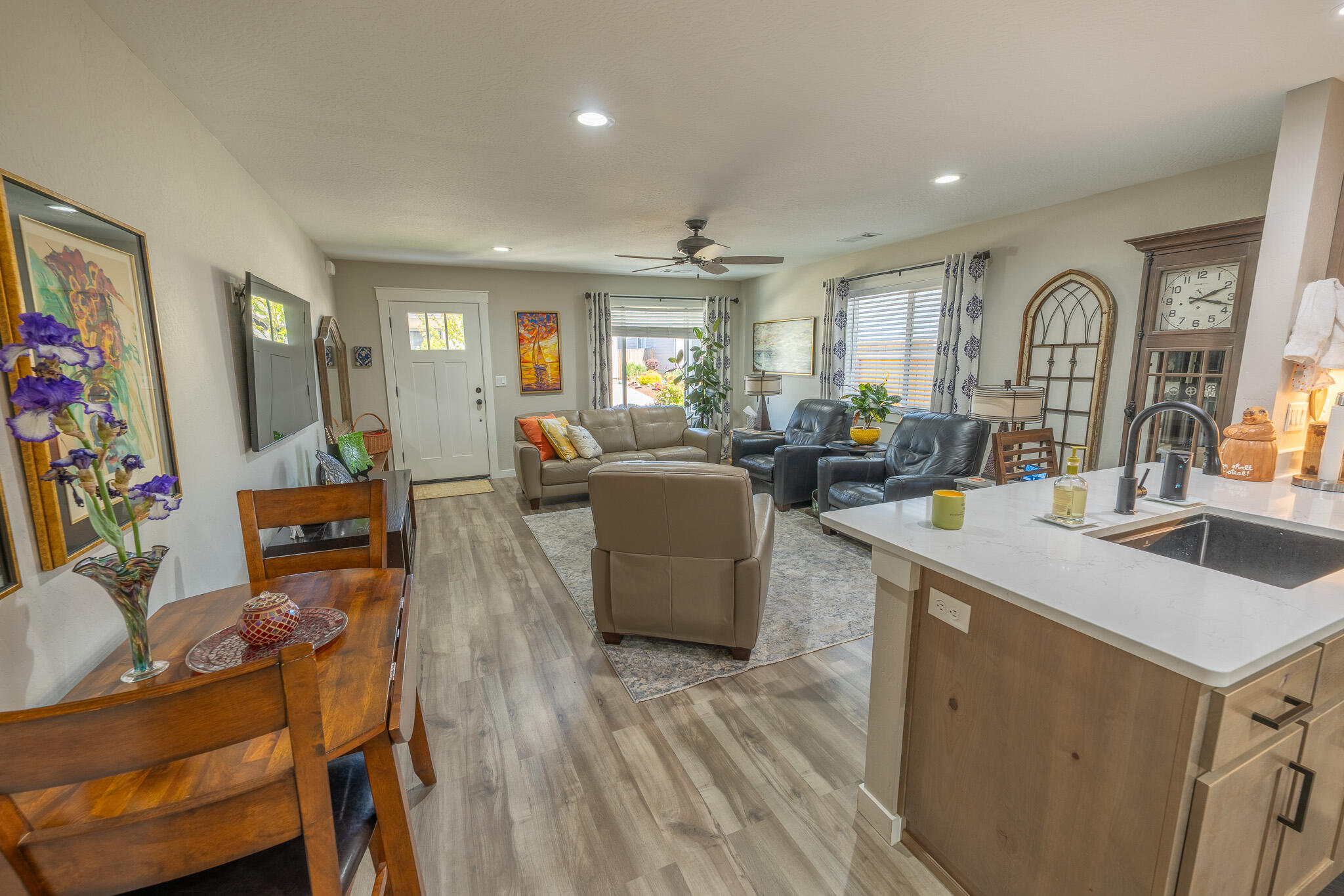 251 Christopher Way Talent, OR 97540 - Photo 4 of 30 251 Christopher Way - Living Room 2