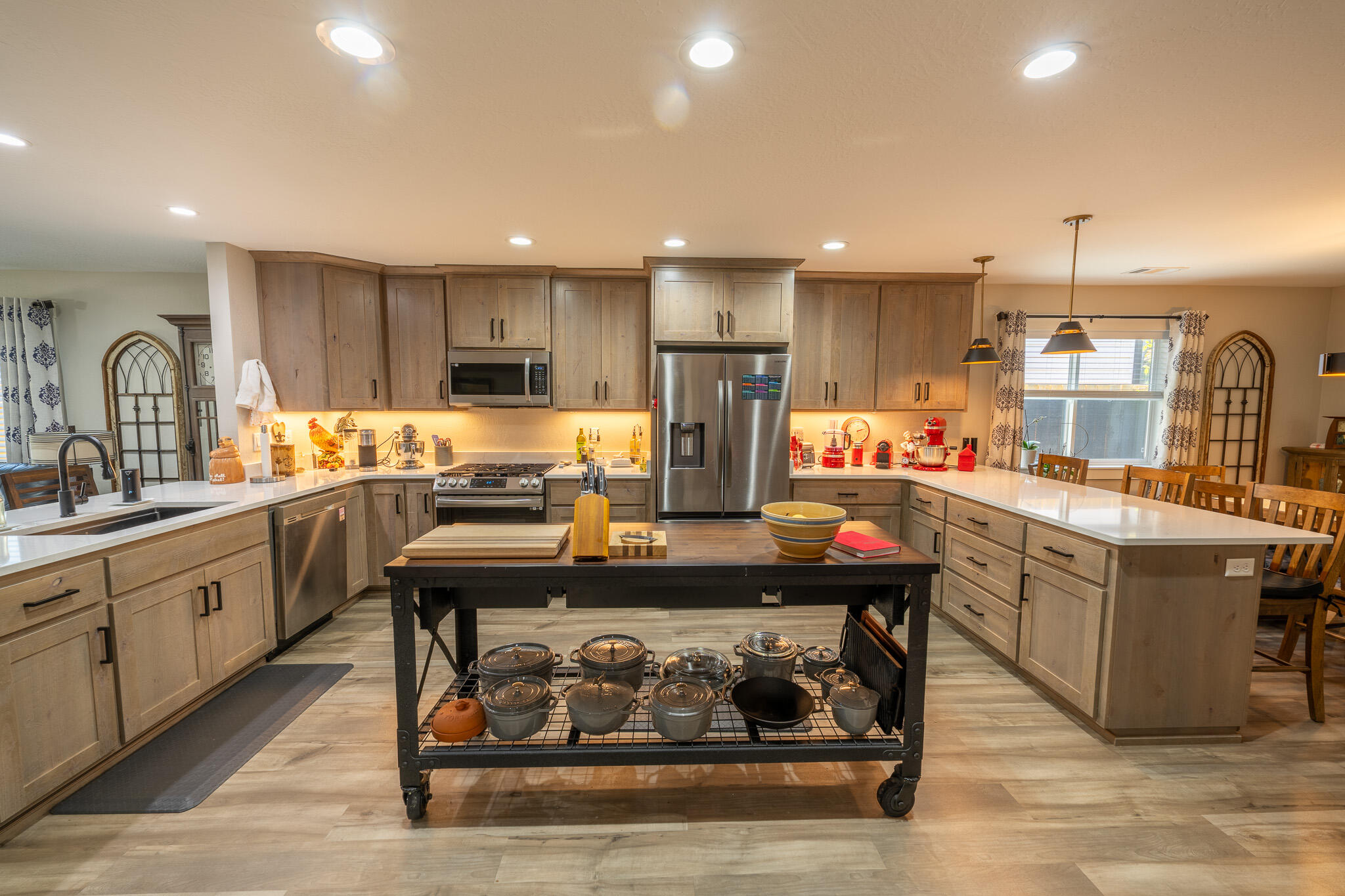 251 Christopher Way Talent, OR 97540 - Photo 6 of 30 251 Christopher Way - Kitchen