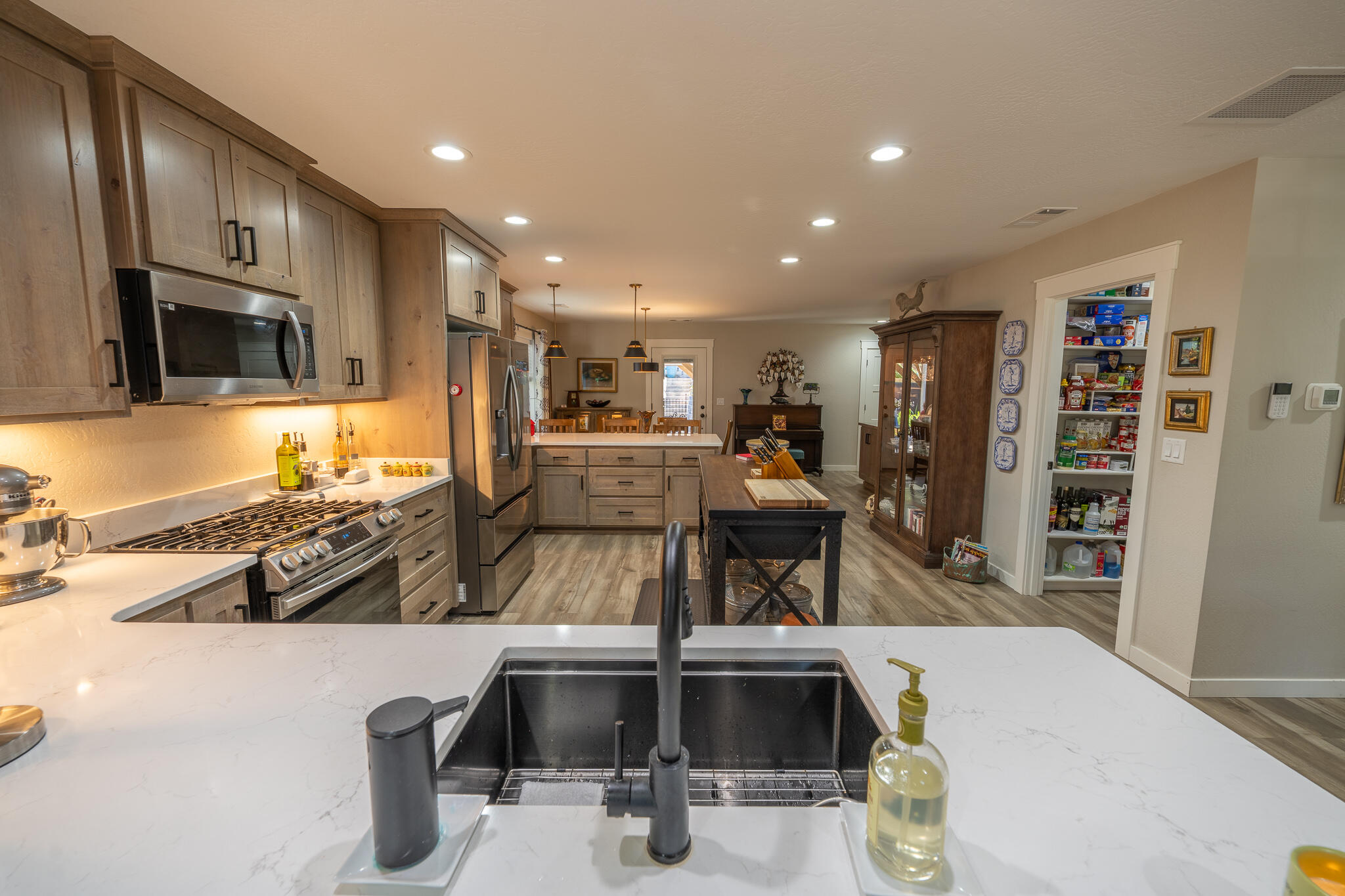251 Christopher Way Talent, OR 97540 - Photo 7 of 30 251 Christopher Way - Kitchen 3