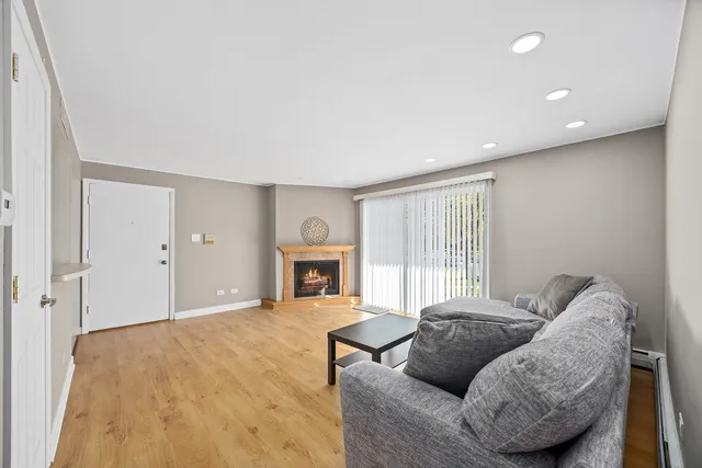 $1,750 | 11126 South 84th Avenue, Unit 11126, Palos Hills, IL 60465