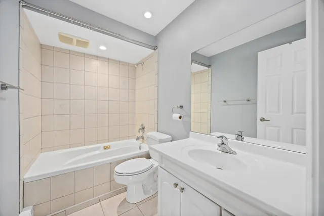 $1,750 | 11126 South 84th Avenue, Unit 11126, Palos Hills, IL 60465