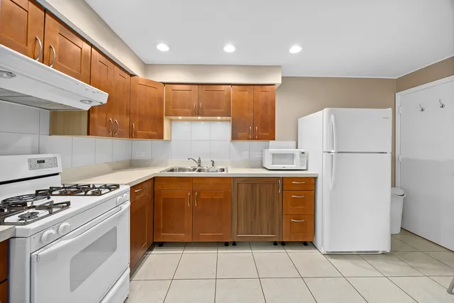 $1,750 | 11126 South 84th Avenue, Unit 11126, Palos Hills, IL 60465