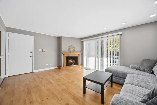 $1,750 | 11126 South 84th Avenue, Unit 11126, Palos Hills, IL 60465