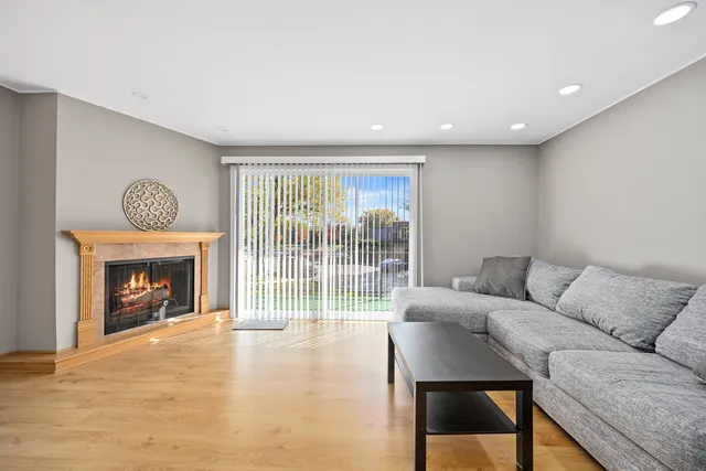 $1,750 | 11126 South 84th Avenue, Unit 11126, Palos Hills, IL 60465