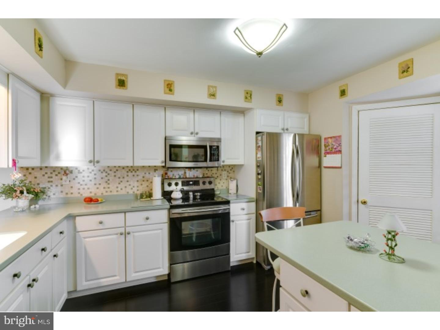 11 Raintree Drive Hamilton, NJ 08690 - Photo 9 of 25 Gallery Image 9