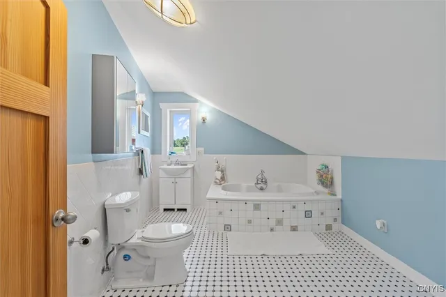 $800,000 | 43 White Anchor Cove, Cato, NY 13080