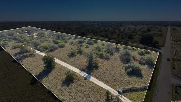$695,000 | 461 County Road 6723, Natalia, TX 78059