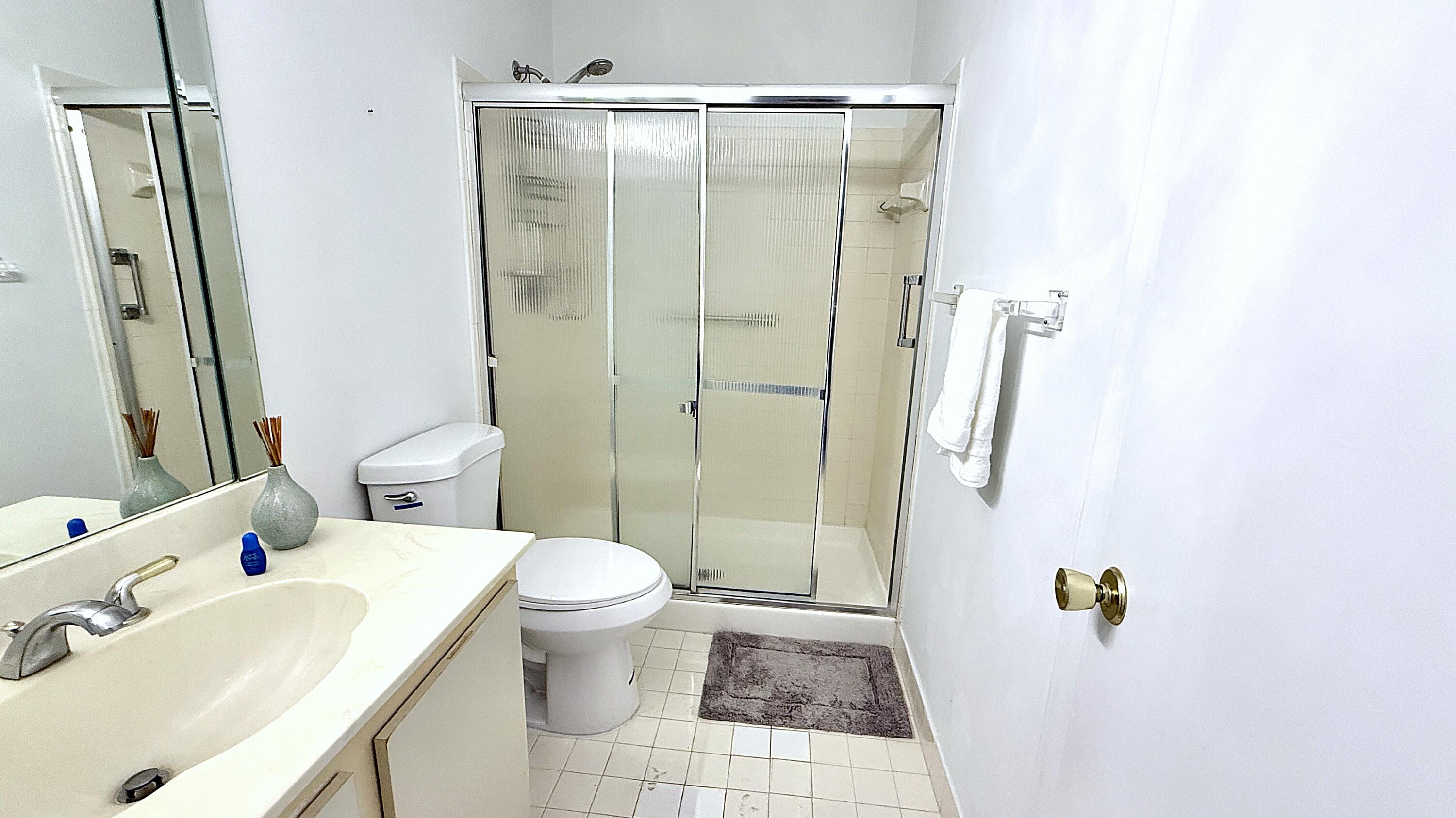 5242 Privet Place Delray Beach, FL 33484 - Photo 21 of 50 Guest Bathroom