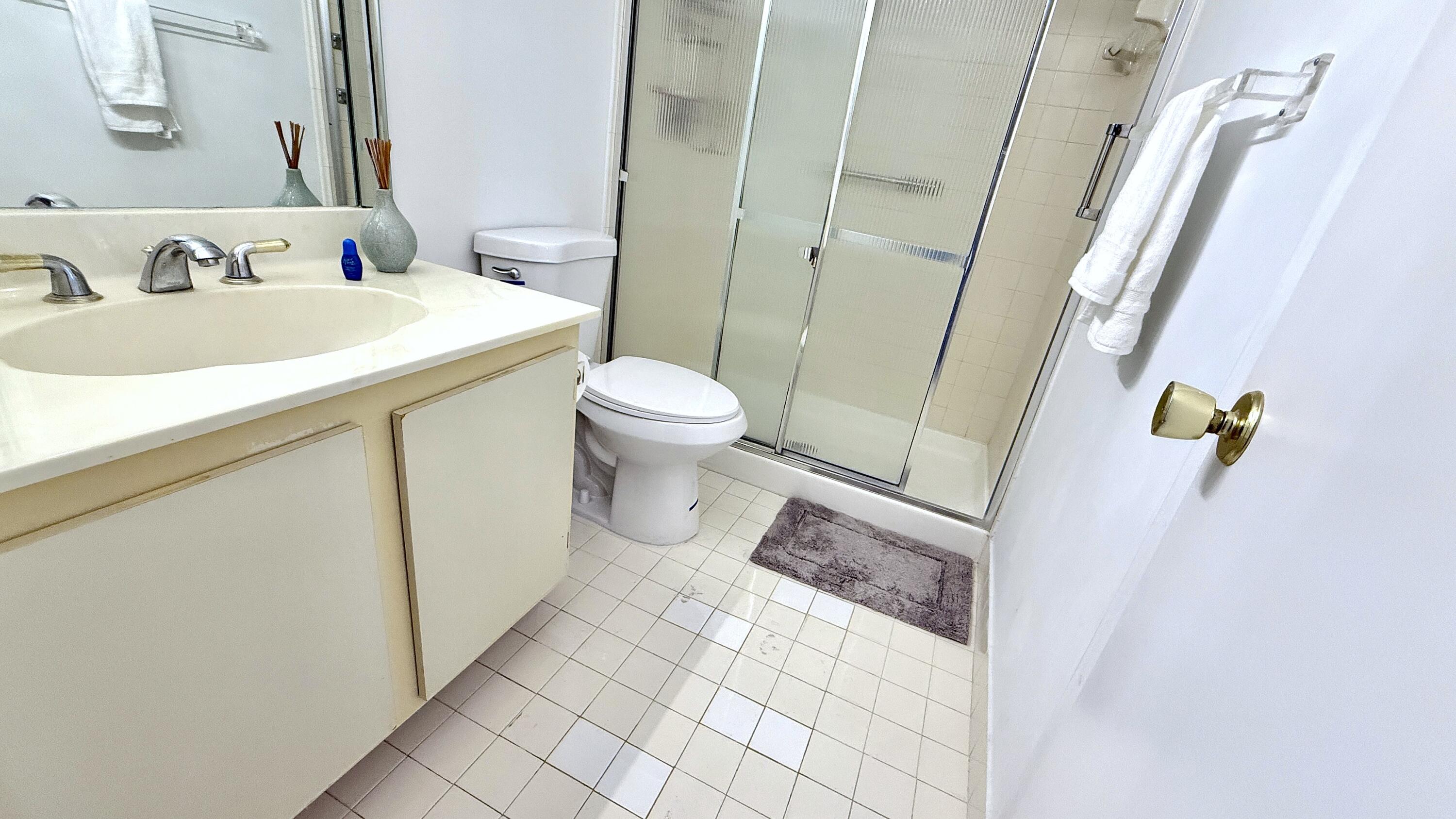 5242 Privet Place Delray Beach, FL 33484 - Photo 22 of 50 Guest Bathroom