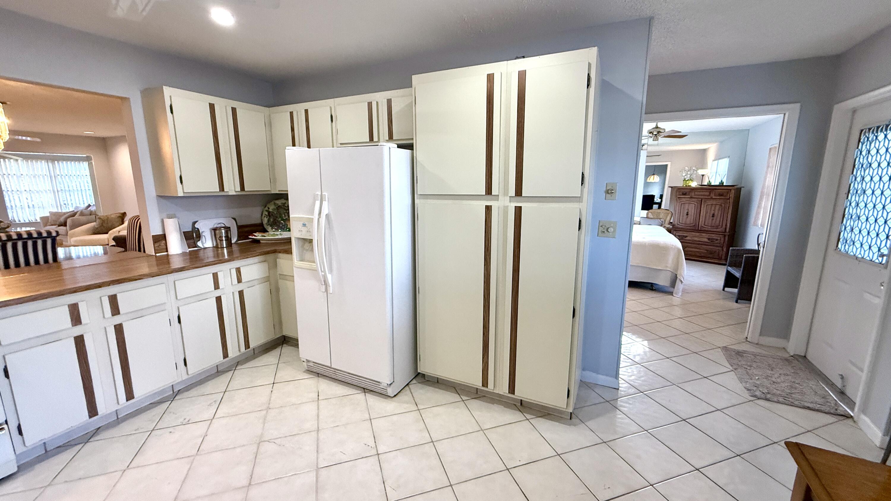 5242 Privet Place Delray Beach, FL 33484 - Photo 4 of 50 Kitchen