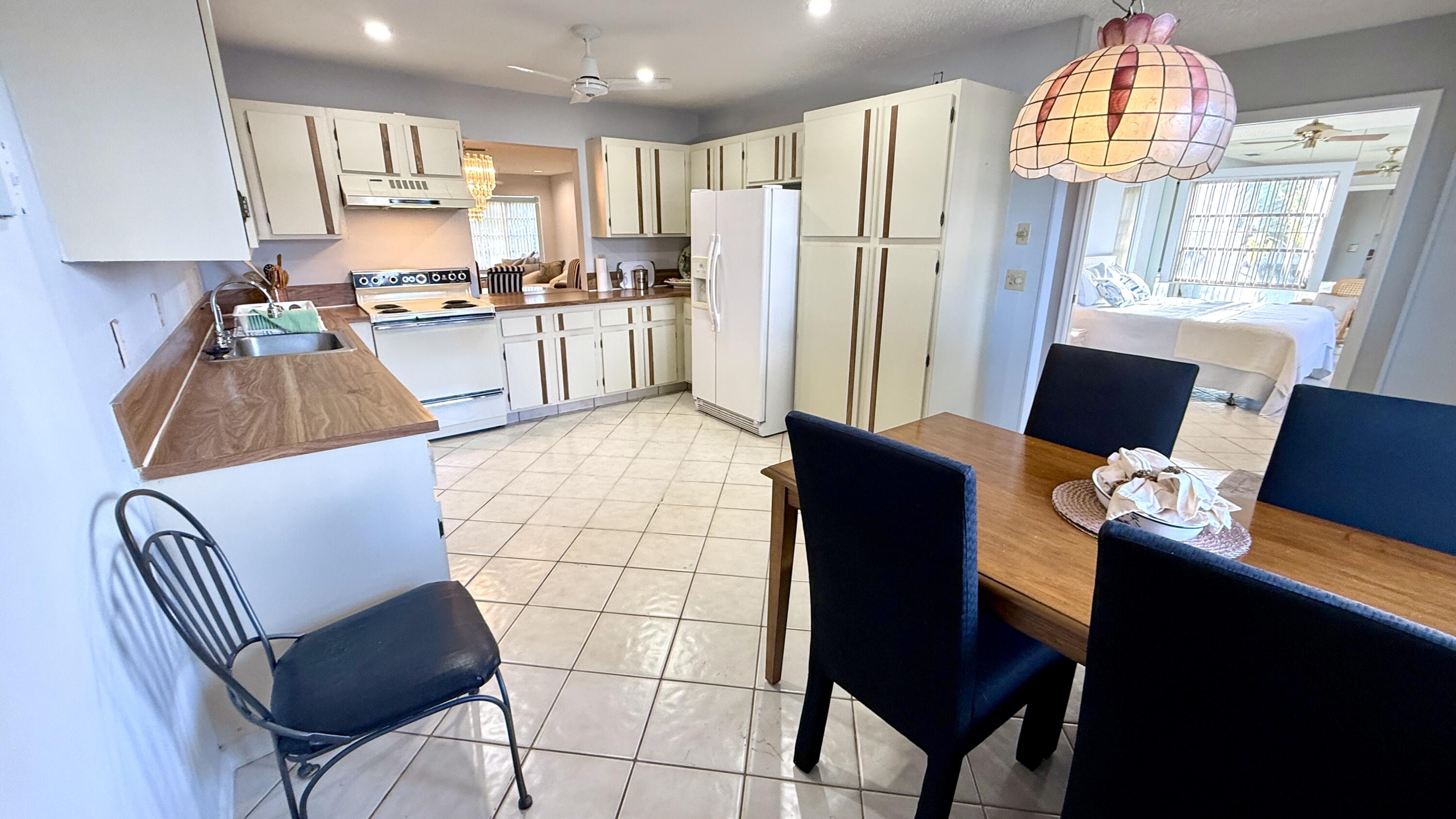 5242 Privet Place Delray Beach, FL 33484 - Photo 6 of 50 Kit + Eat In Dining