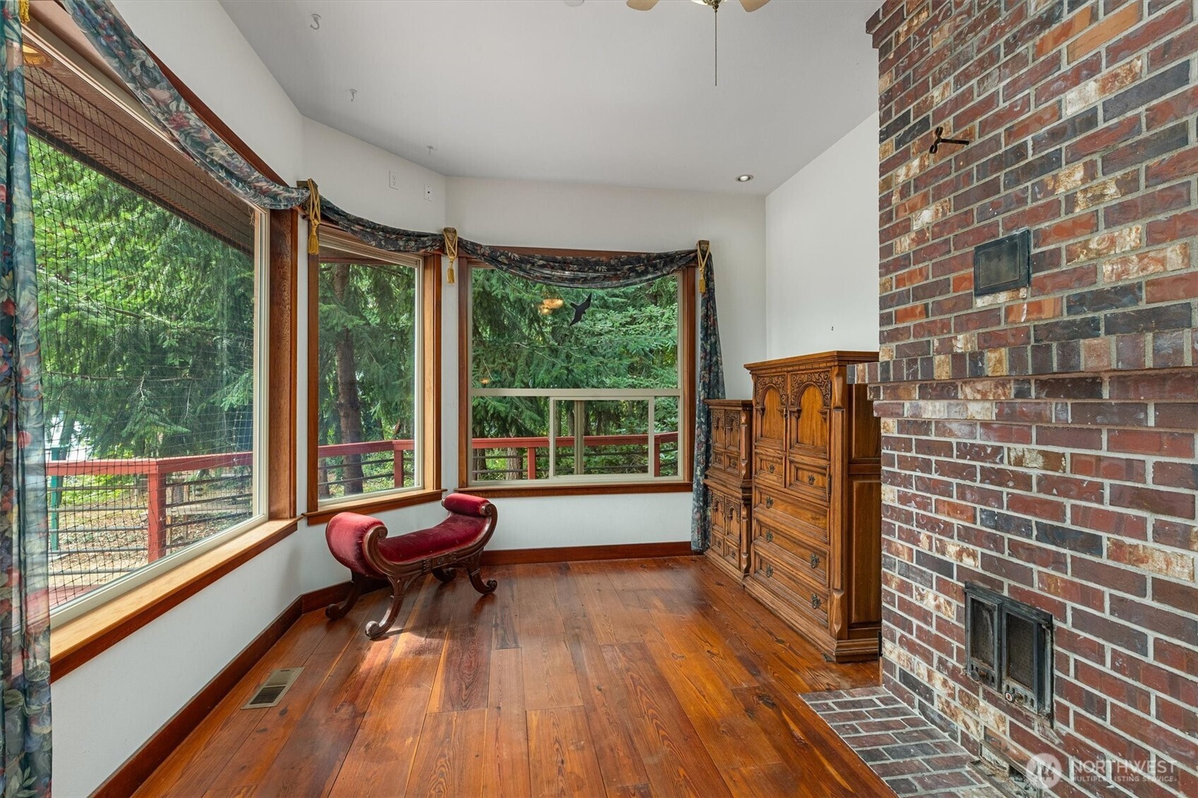14405 Southwest Pohl Road Vashon, WA 98070 - Photo 10 of 40 Gallery Image 10