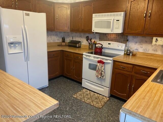 14 Franklin Lane, Unit B Whiting, NJ 08759 - Photo 2 of 17 kitchen2
