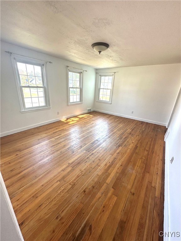 503 Coolidge Road Utica, NY 13502 - Photo 3 of 16 Livingroom