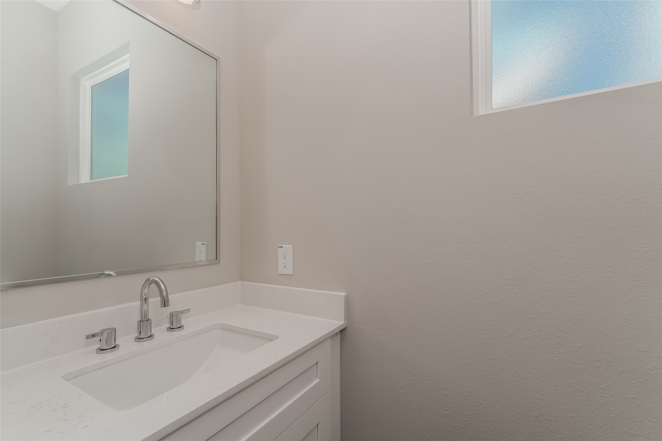 8318 Curry Road Houston, TX 77093 - Photo 13 of 15 Bathroom