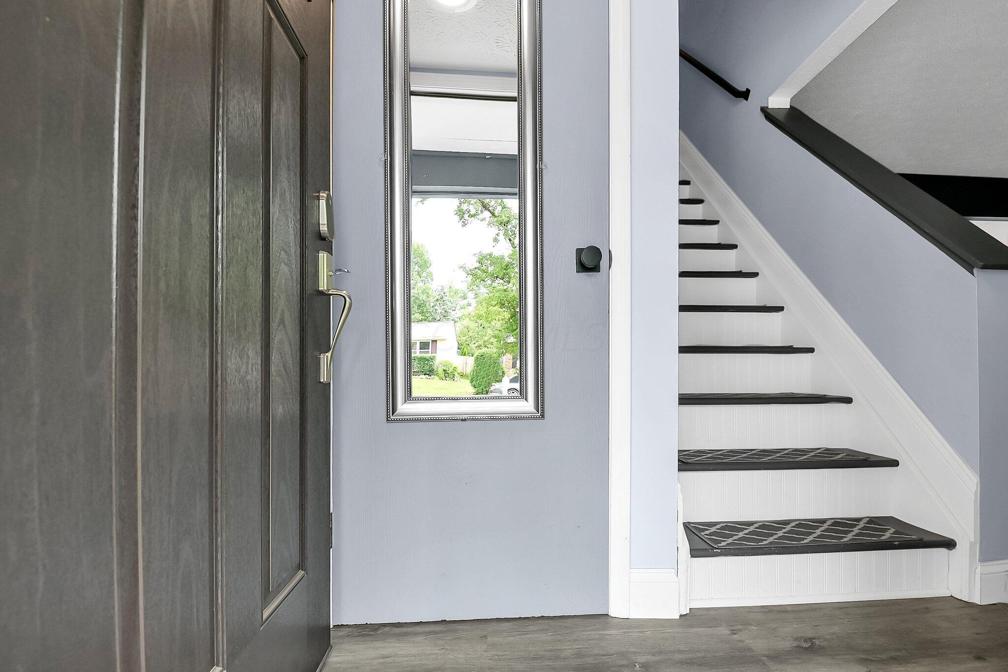 278 Rimbey Avenue Columbus, OH 43230 - Photo 4 of 29 Entry