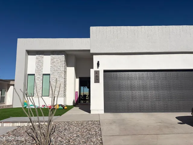 $290,000 | 457 Santiago Munos Street, Vinton, TX 79821