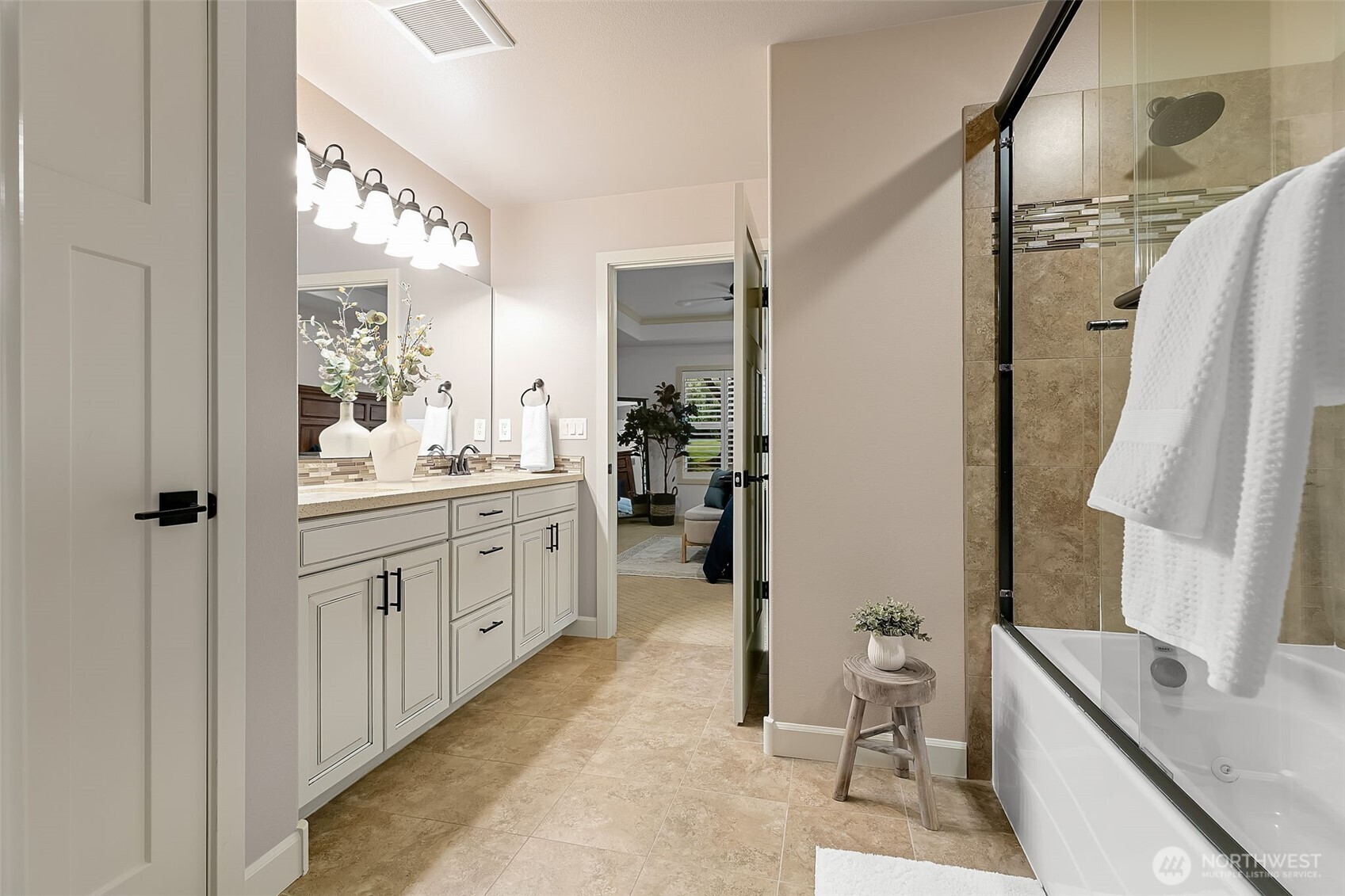 8905 Occidental Road, Unit 102A Yakima, WA 98903 - Photo 13 of 32