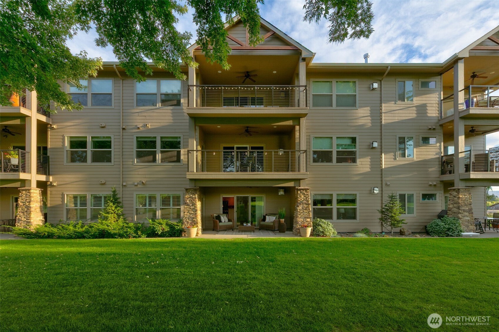 8905 Occidental Road, Unit 102A Yakima, WA 98903 - Photo 2 of 32