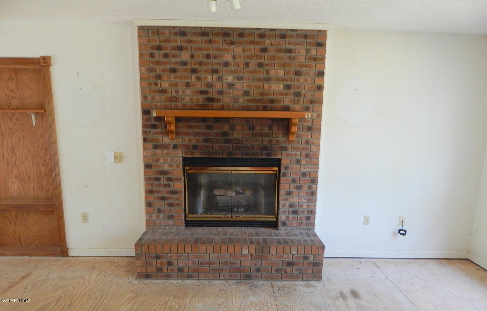 1Fireplace