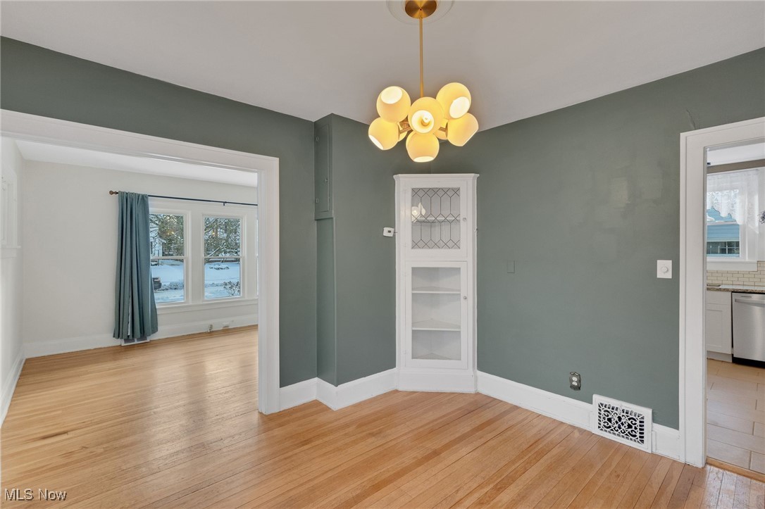 2542 Queenston Road Cleveland, OH 44118 - Photo 11 of 36