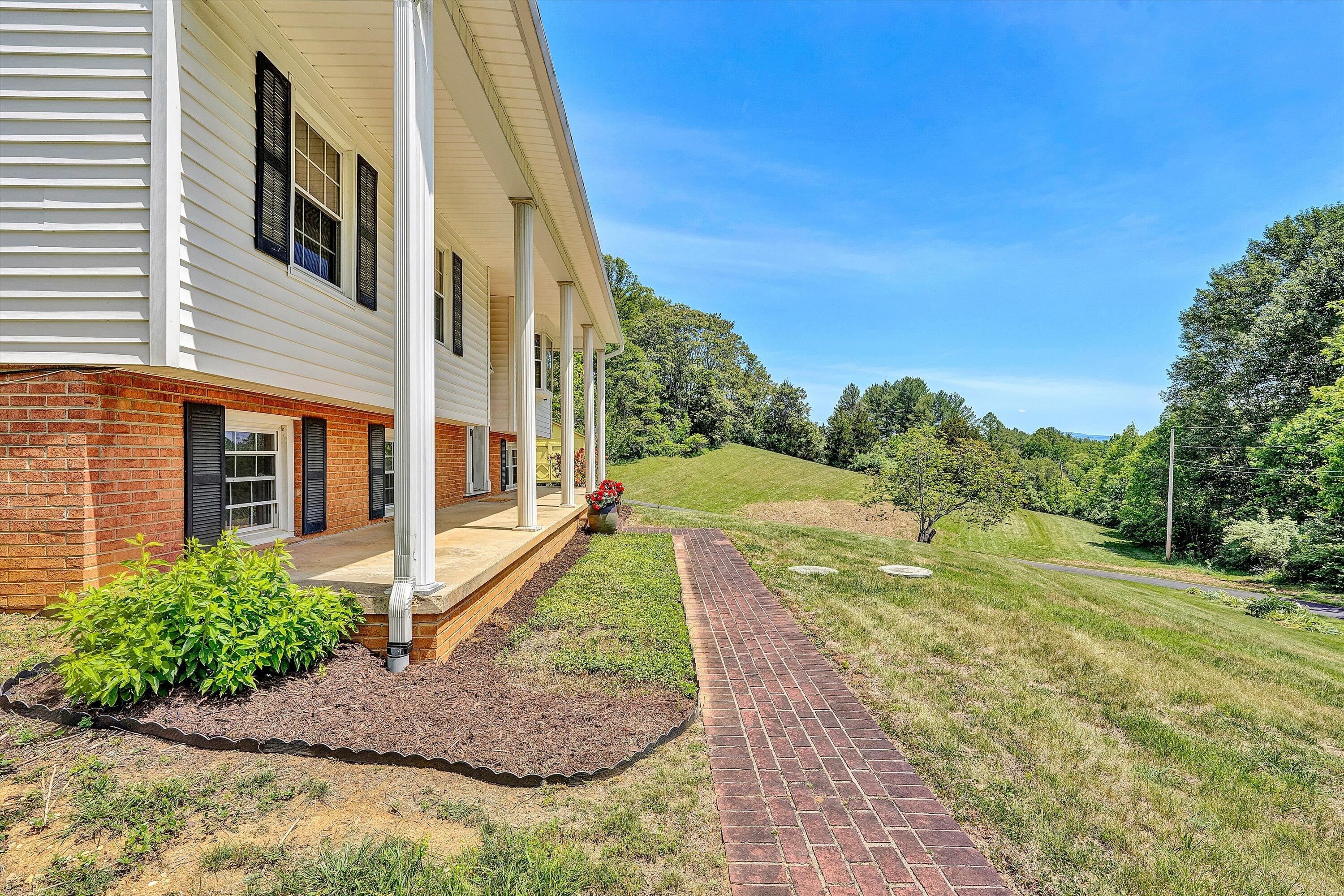 133 Kelsey Way Fincastle, VA 24090 - Photo 5 of 58 a view of a house with backyard and sitting area