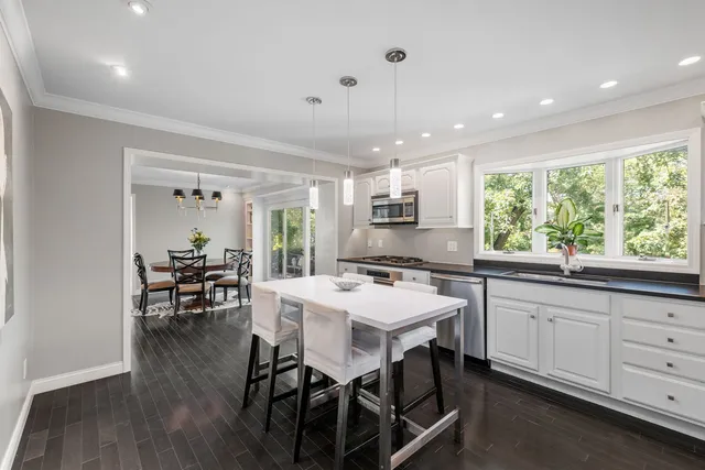 $615,000 | 728 Stonebridge Road, Frankfort, IL 60423