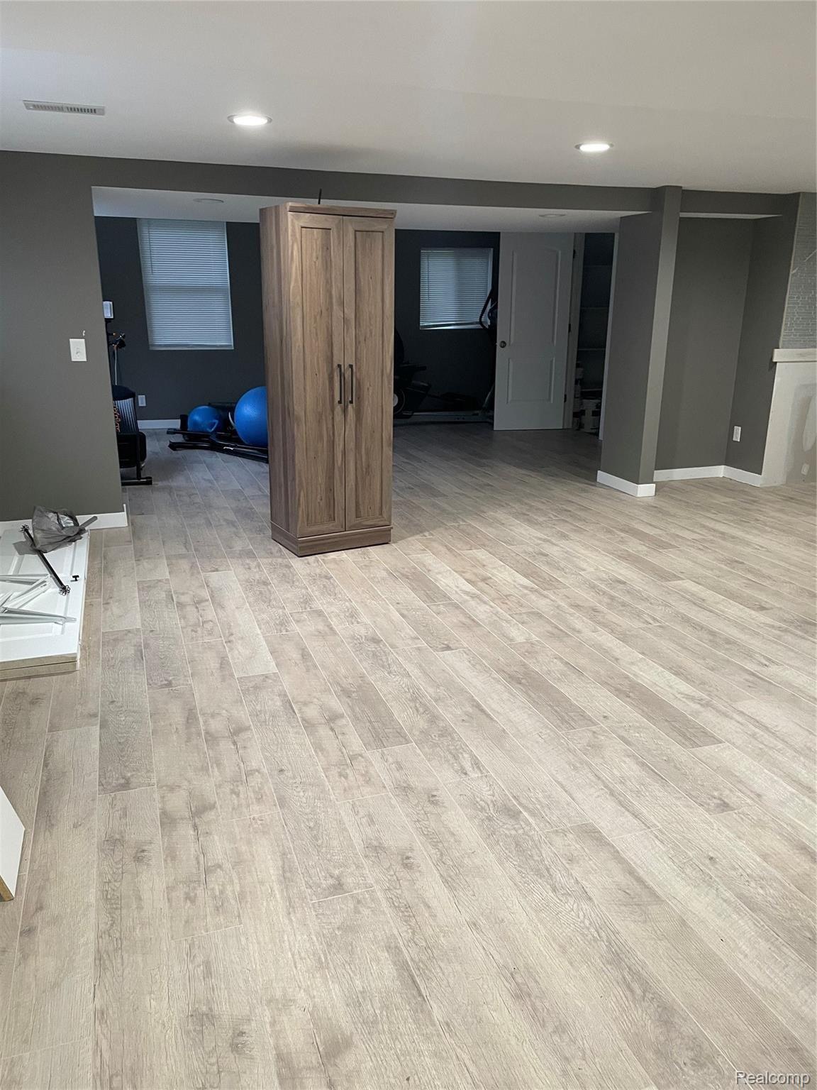 11275 Chicago Road Warren, MI 48093 - Photo 42 of 44 E2E4F218-D9A0-47E7-8BCC-1C966B0B2FA7.jpeg