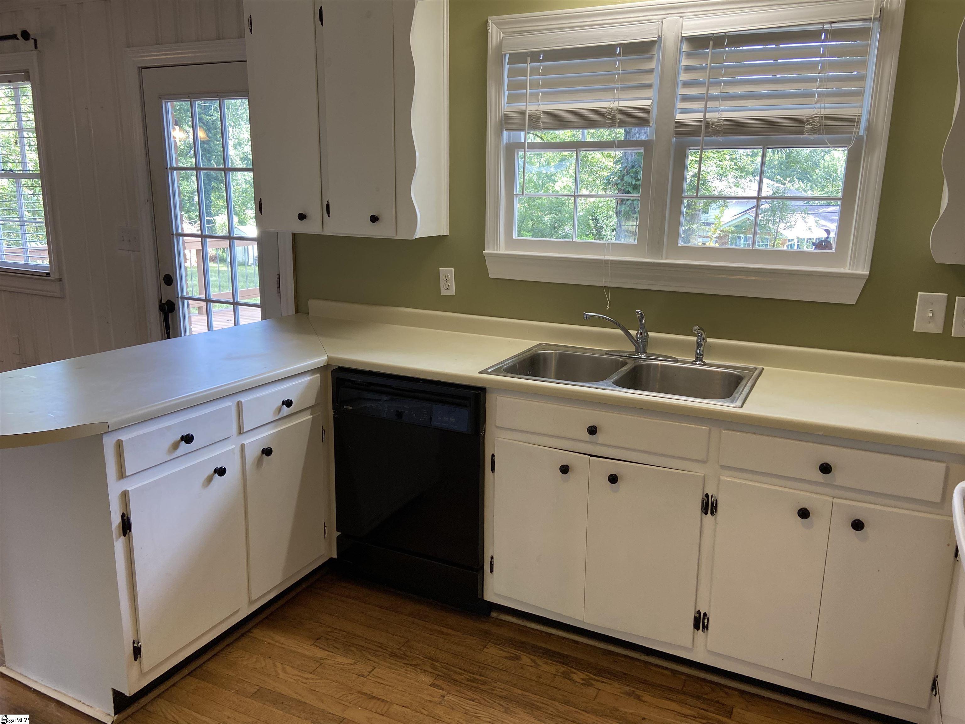 11 Howell Road Greenville, SC 29615 - Photo 12 of 33