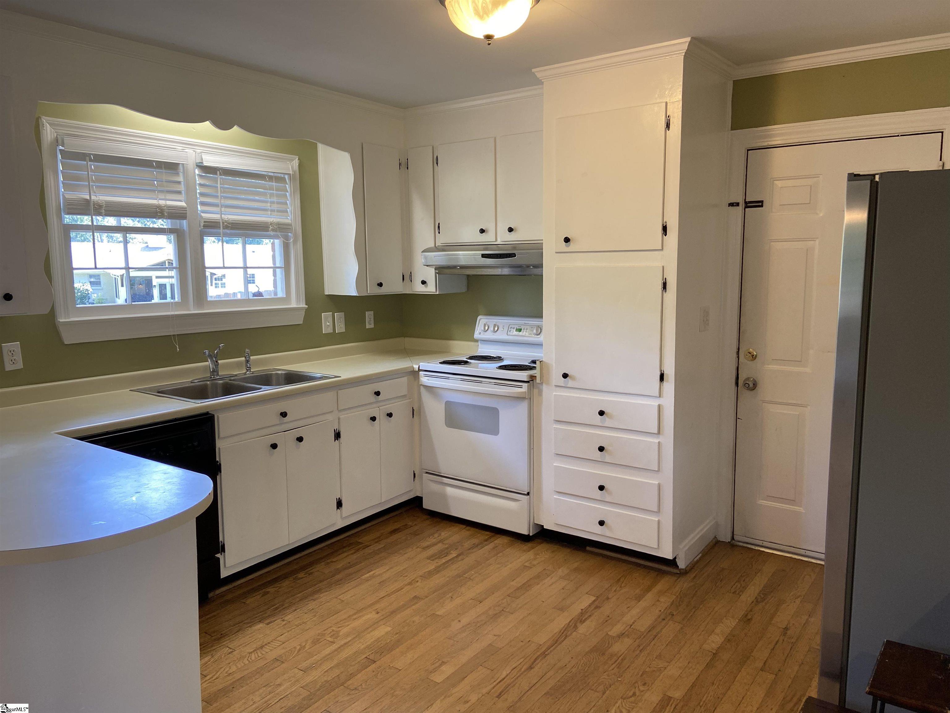 11 Howell Road Greenville, SC 29615 - Photo 14 of 33