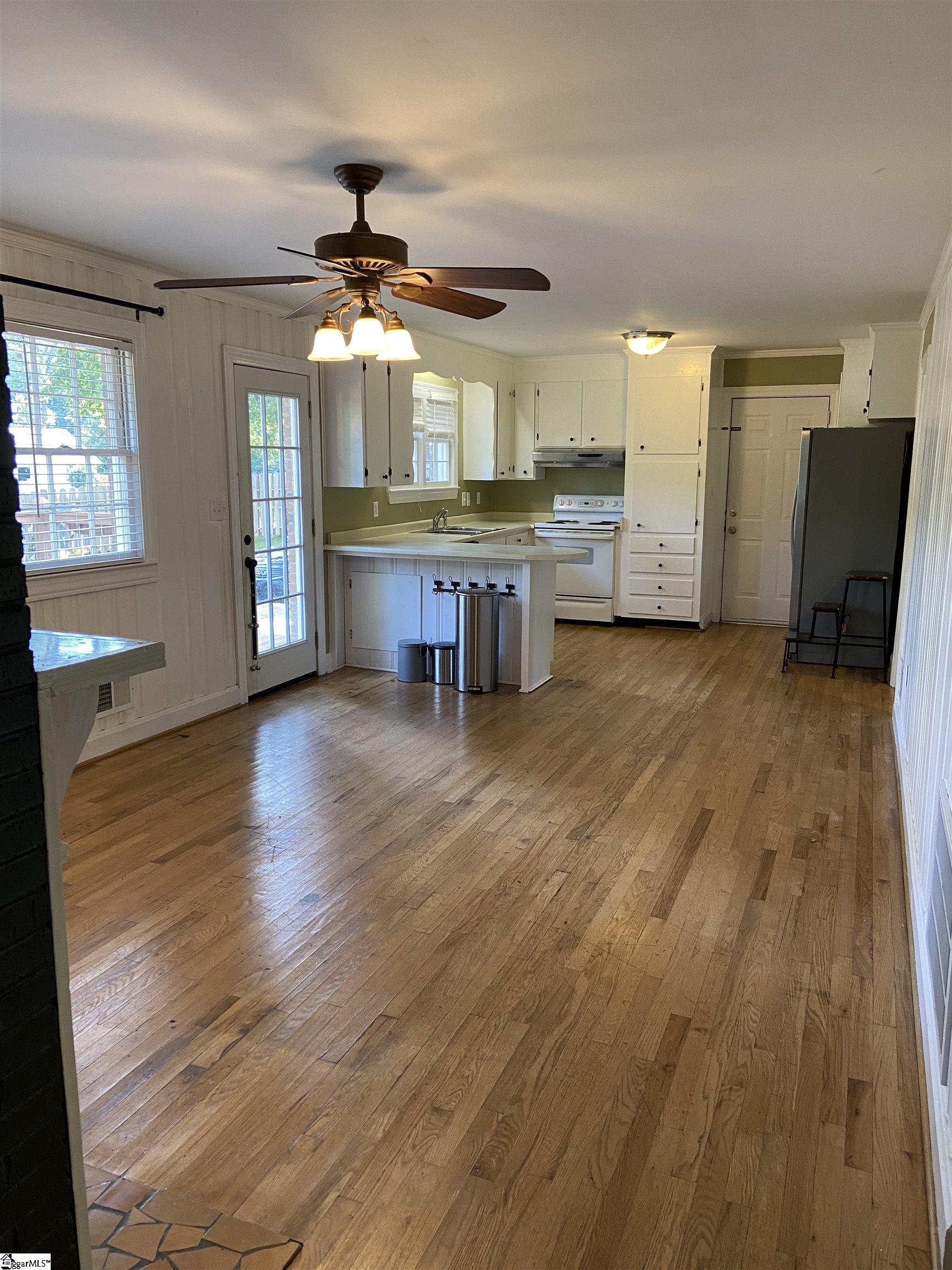 11 Howell Road Greenville, SC 29615 - Photo 20 of 33