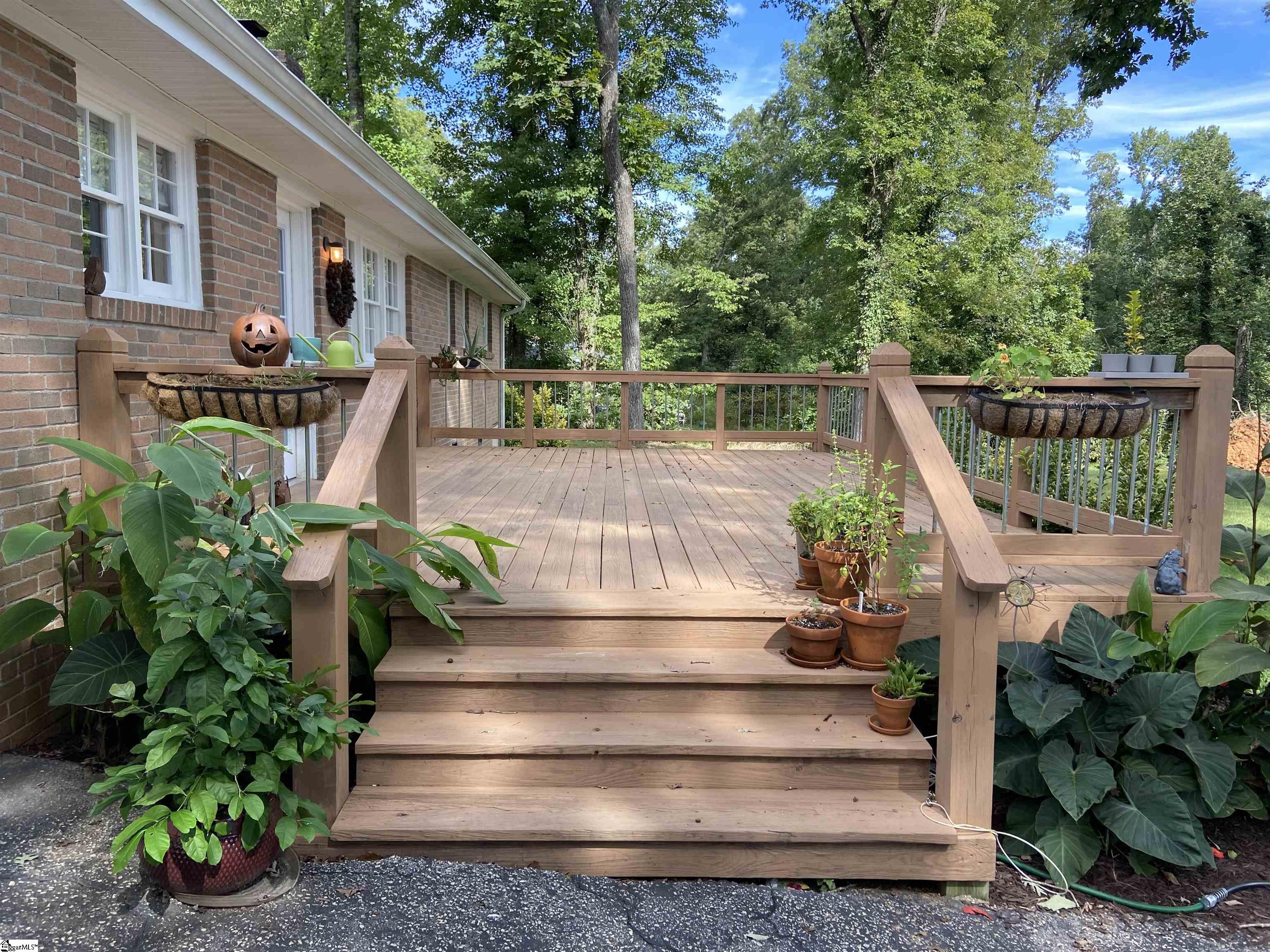 11 Howell Road Greenville, SC 29615 - Photo 3 of 33